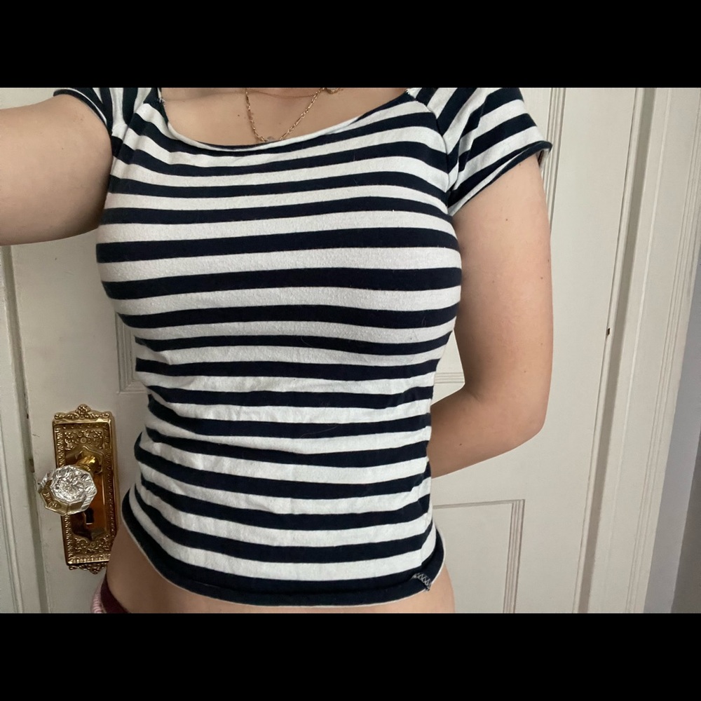 Hollister crop top stripped 🖤🤍🖤